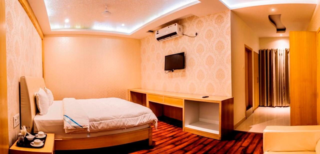 Hotel Yash Inn Mirzāpur Exterior foto