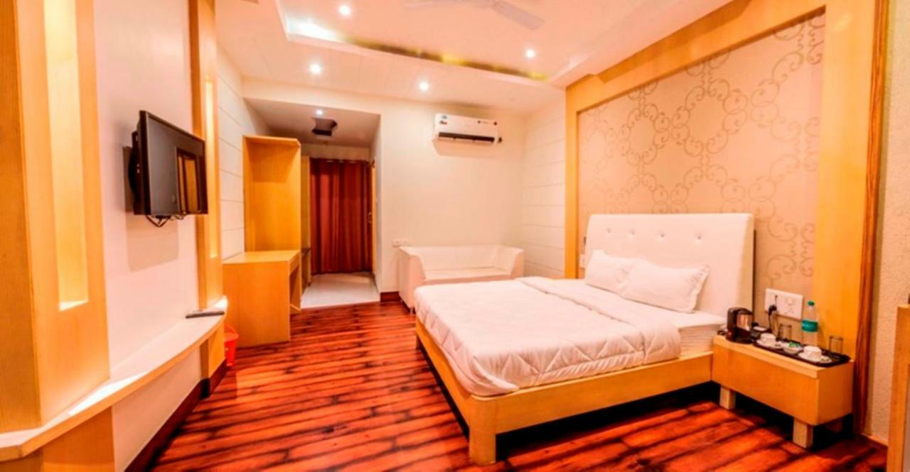 Hotel Yash Inn Mirzāpur Exterior foto